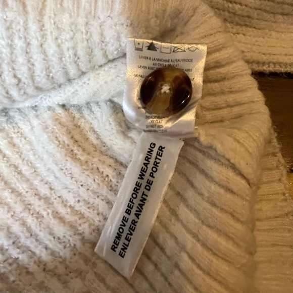 Knitted Off-White Sweater - Picture 8 of 8